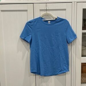 Lululemon Athletica love crew in pool